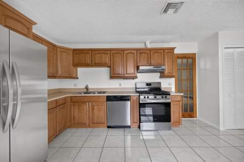 2252 SE McMaster Street, Port St. Lucie FL - photo 10 of 61