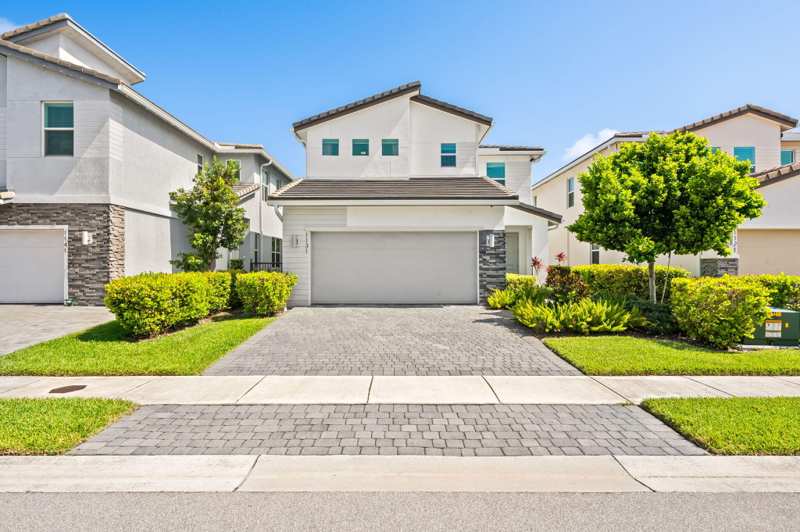 4 bedroom Single Family Residence at 1131 Verde Court, Crystal Lake 1st Sec, Deerfield Beach — photo 1