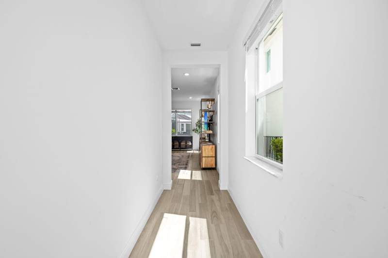 4 bedroom Single Family Residence at 1131 Verde Court, Crystal Lake 1st Sec, Deerfield Beach — photo 5