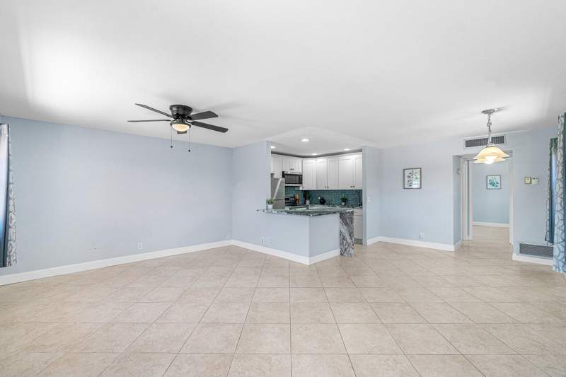 1 bedroom Condominium at 566 Saxony L, KINGS POINT SAXONY CONDOS, Delray Beach — photo 2