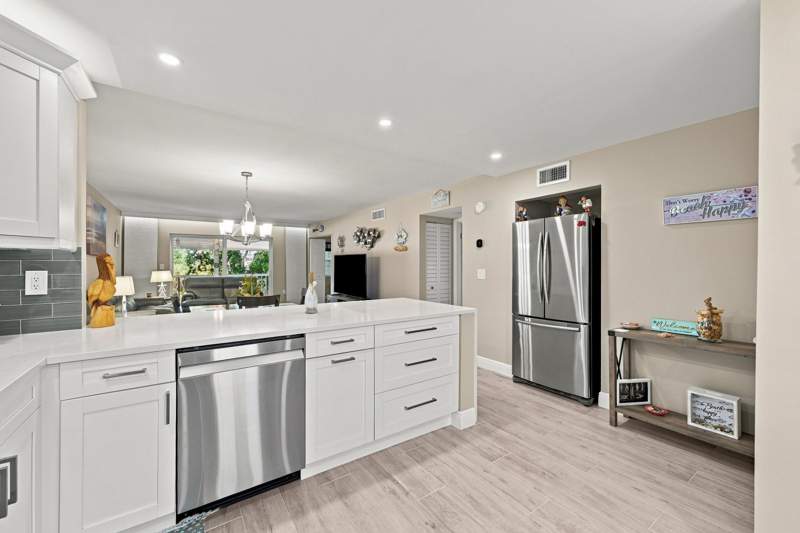 2 bedroom Condominium at 4629 Poinciana Street #304, Poinciana-By-The-Sea Condo, Lauderdale-By-The-Sea — photo 3