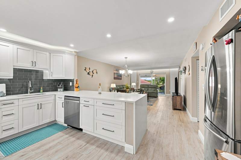 2 bedroom Condominium at 4629 Poinciana Street #304, Poinciana-By-The-Sea Condo, Lauderdale-By-The-Sea — photo 4