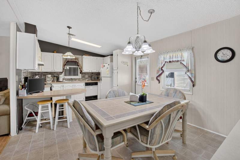 2 bedroom Manufactured Home at 51003 Galina Bay, Jamaica Bay Mobile Home Co Op, Boynton Beach — photo 5
