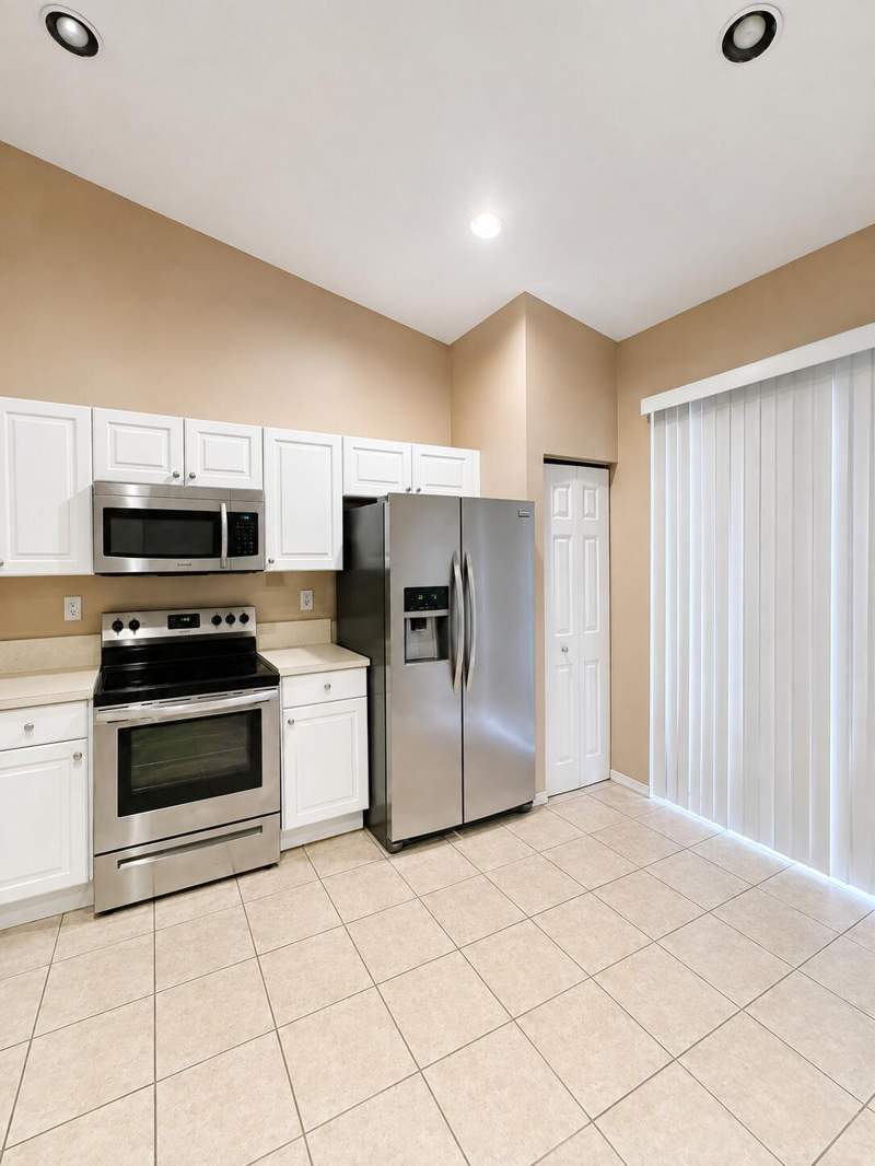 2 bedroom Single Family Residence at 2401 E Aragon Boulevard #5, Regency Homes At Sunrise, Sunrise — photo 4