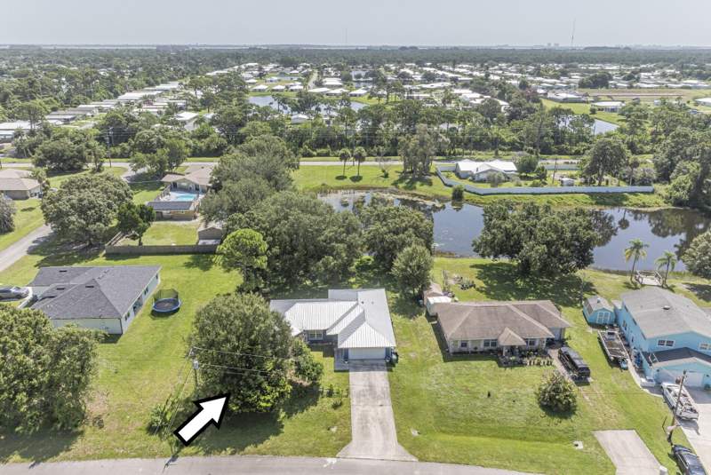 3 bedroom Single Family Residence at 6704 HULDA Drive, LAKEWOOD PARK UNIT 9, Fort Pierce — photo 1