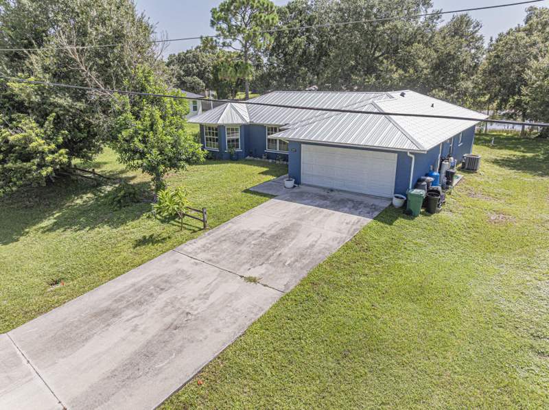 3 bedroom Single Family Residence at 6704 HULDA Drive, LAKEWOOD PARK UNIT 9, Fort Pierce — photo 2