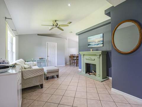 6704 Hulda Drive, Fort Pierce FL - photo 8 of 41