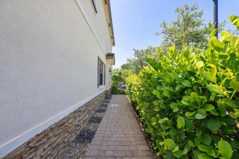 4721 Santa Cruz Way, Davie FL - photo 6 of 48