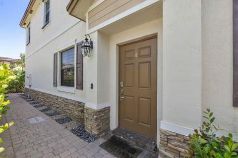 4721 Santa Cruz Way, Davie FL - photo 7 of 48