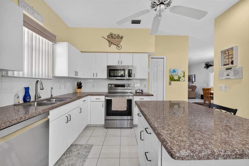 3 bedroom Single Family Residence at 521 NW Galatone Court, Kings Isle Phase 6A, Port St. Lucie — photo 5