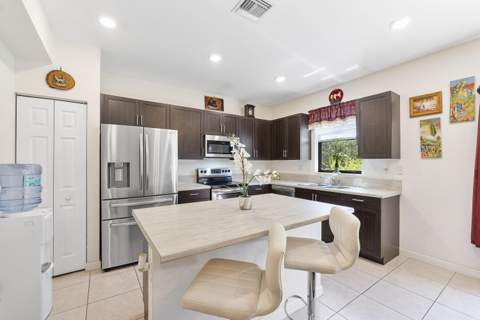 4721 Santa Cruz Way, Davie FL - photo 9 of 48