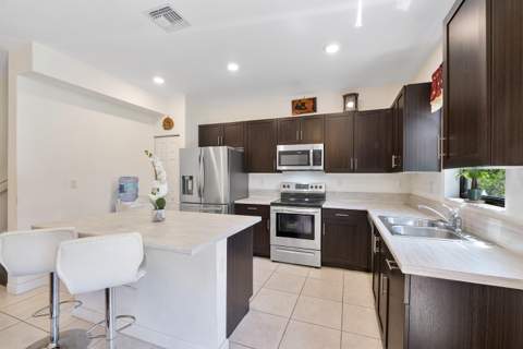 4721 Santa Cruz Way, Davie FL - photo 12 of 48