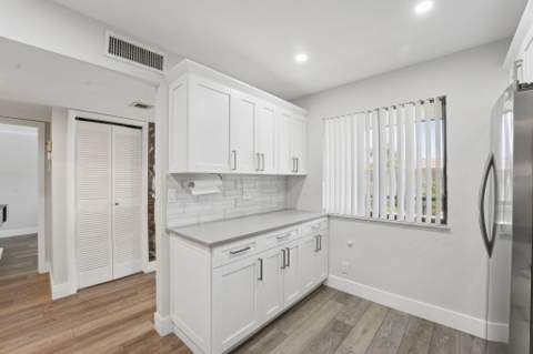 327 LAKEVIEW Drive #203, Weston FL - photo 11 of 29