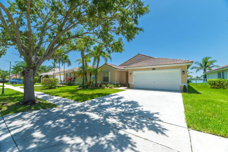 3 bedroom Single Family Residence at 19200 NW 24th Court, Big Sky Plat, Pembroke Pines — photo 3
