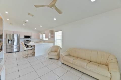 19200 NW 24th Court, Pembroke Pines FL - photo 7 of 46