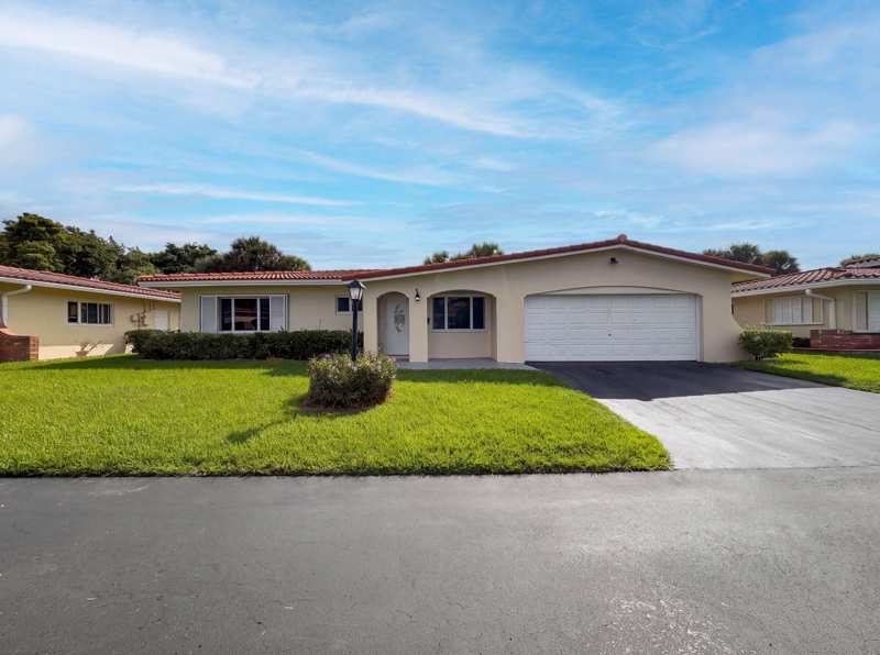 3 bedroom Single Family Residence at 4360 NW 12th Drive, Crystal Lake Villas 64-20 B, Deerfield Beach — photo 1