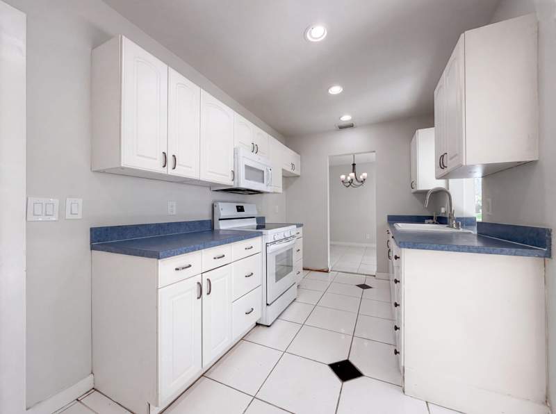 3 bedroom Single Family Residence at 4360 NW 12th Drive, Crystal Lake Villas 64-20 B, Deerfield Beach — photo 2