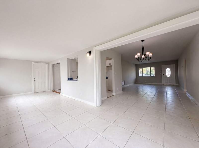 3 bedroom Single Family Residence at 4360 NW 12th Drive, Crystal Lake Villas 64-20 B, Deerfield Beach — photo 3