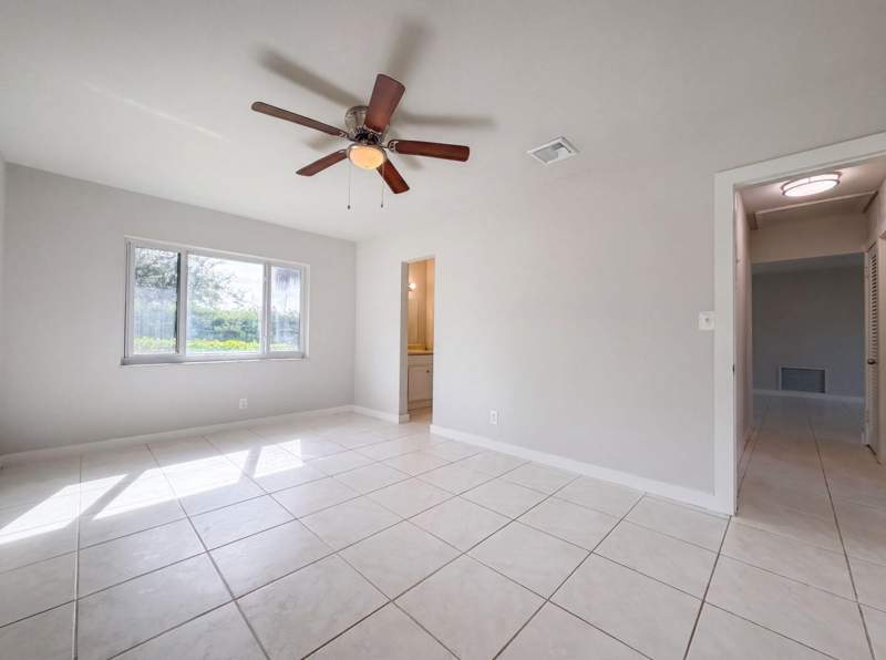 3 bedroom Single Family Residence at 4360 NW 12th Drive, Crystal Lake Villas 64-20 B, Deerfield Beach — photo 4
