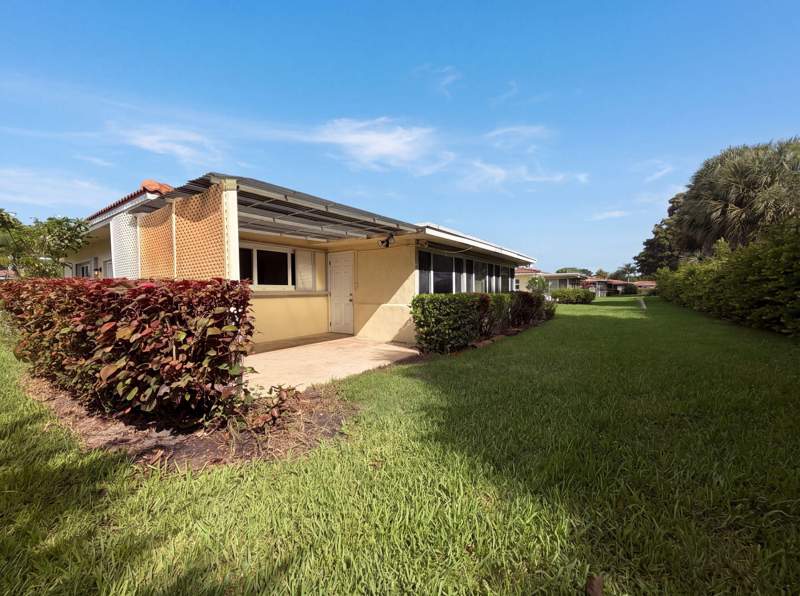 3 bedroom Single Family Residence at 4360 NW 12th Drive, Crystal Lake Villas 64-20 B, Deerfield Beach — photo 5