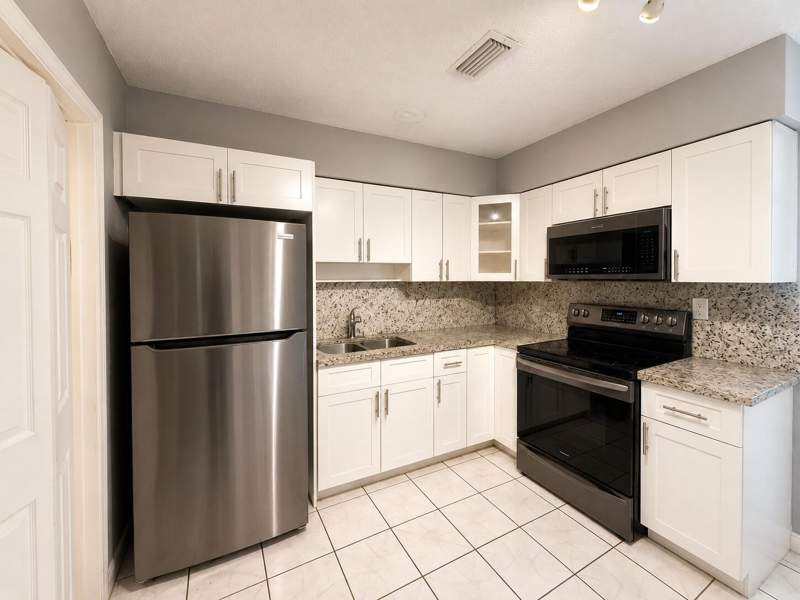 3 bedroom Single Family Residence at 6960 SW 18th Court, Springbank Park Sec 2, North Lauderdale — photo 4