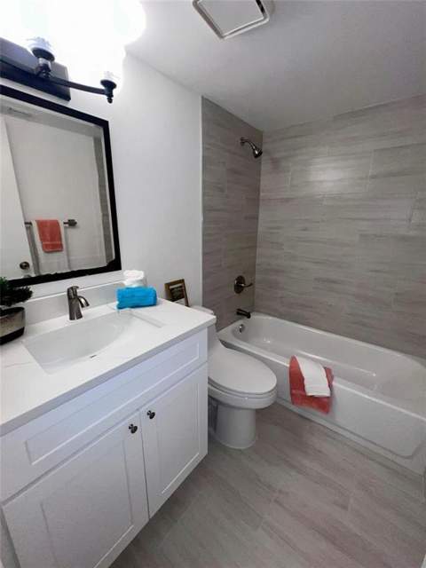 167 RIVIERA Circle, Weston FL - photo 17 of 44