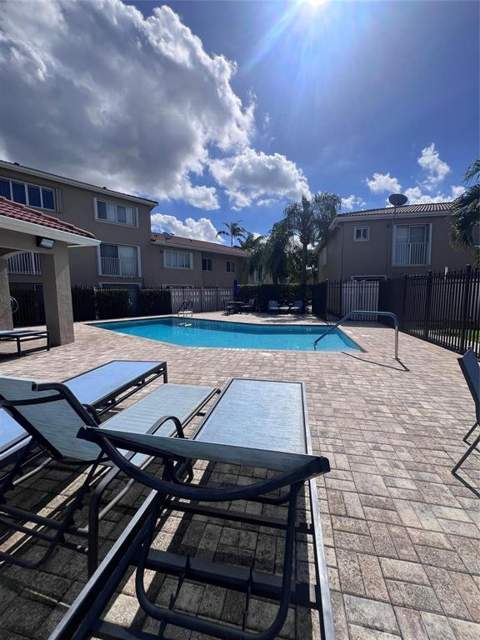 167 RIVIERA Circle, Weston FL - photo 18 of 44