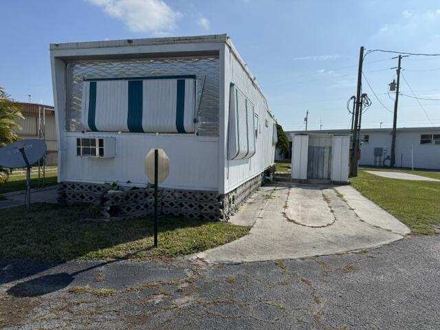 1 bedroom Stock Cooperative at 2023 St Lucie Boulevard #Unit 169, Whispering Creek, Fort Pierce — photo 1