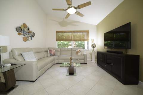 10052 Diamond Lake Drive, Boynton Beach FL - photo 11 of 32
