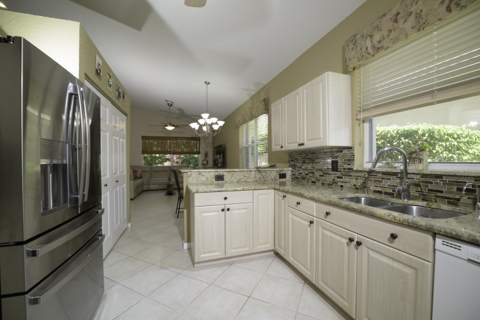 10052 Diamond Lake Drive, Boynton Beach FL - photo 6 of 32