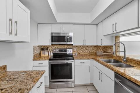 3900 N Hills Drive #306, Hollywood FL - photo 6 of 18