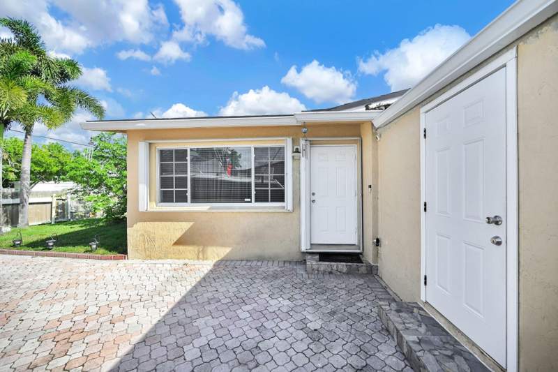 3 bedroom Single Family Residence at 2171 SW 36th Terrace, Fairfax Brolliar Add Sec 3, Fort Lauderdale — photo 2