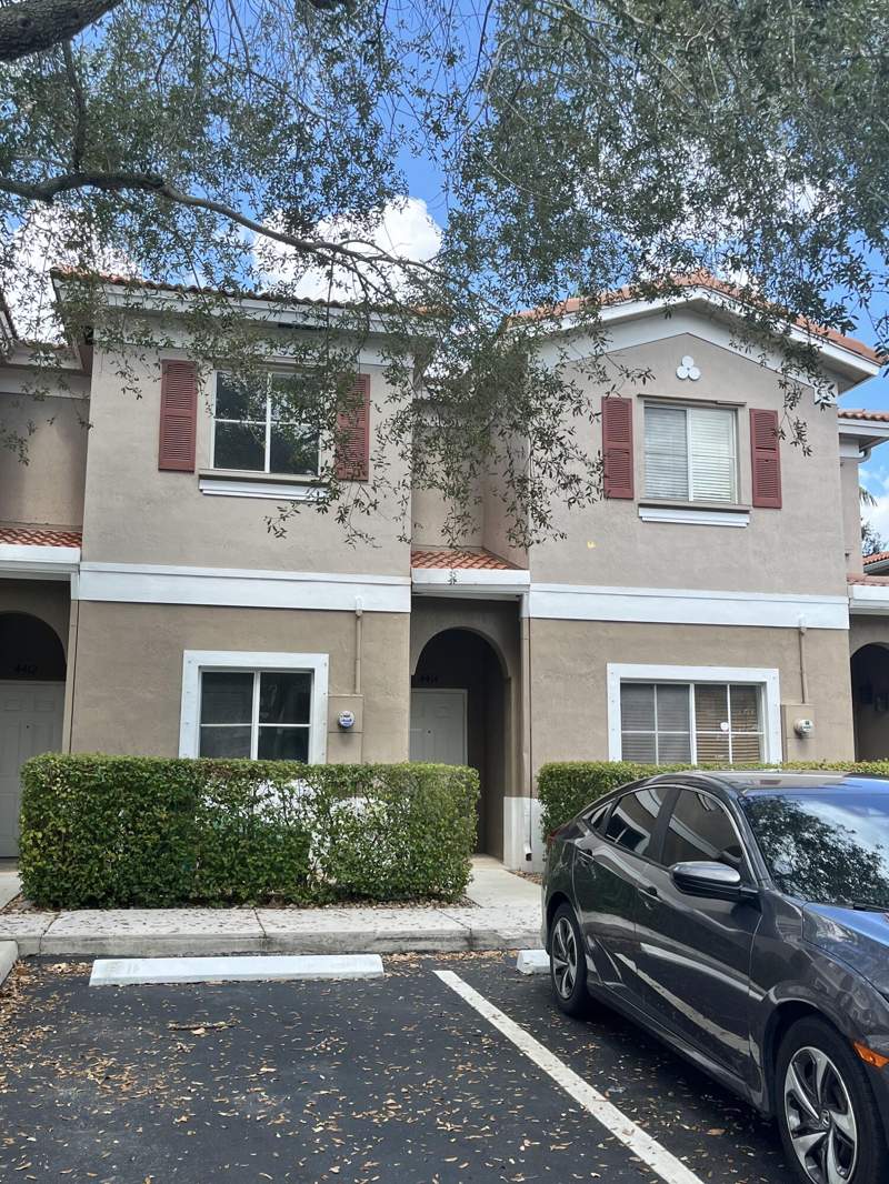 3 bedroom Townhouse at 4414 Woodland Circle, Woodlands Country Club, Tamarac — photo 1