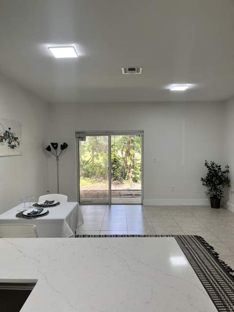 4414 Woodland Circle, Tamarac FL - photo 7 of 31