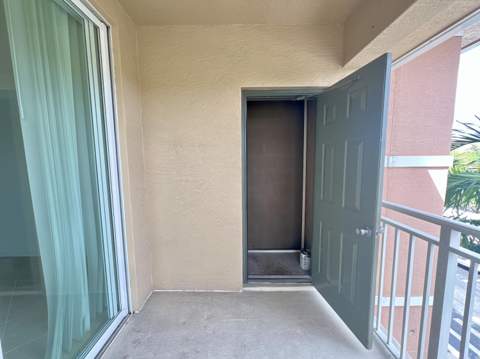 6450 Emerald Dunes Drive #301, West Palm Beach FL - photo 10 of 24