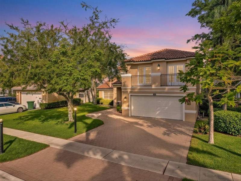 3 bedroom Single Family Residence at 420 NW 188th Terrace, Ameritrail Section One, Pembroke Pines — photo 3