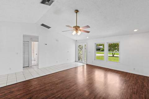 7442 Canal Drive, Lake Worth FL - photo 6 of 32
