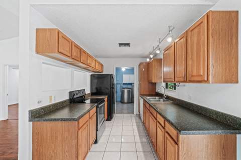 7442 Canal Drive, Lake Worth FL - photo 10 of 32