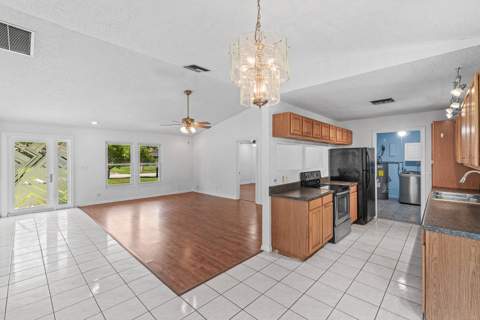 7442 Canal Drive, Lake Worth FL - photo 13 of 32