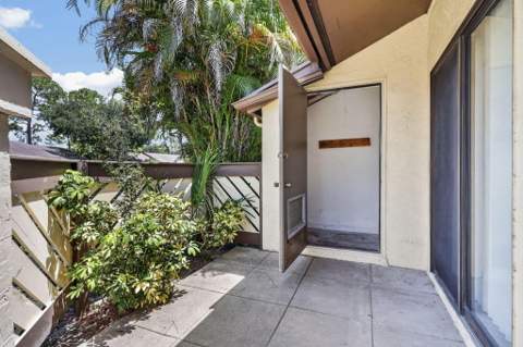 184 Mastic Tree Court, Royal Palm Beach FL - photo 6 of 42