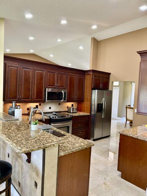 4175 Augusta Avenue, Cooper City FL - photo 8 of 36