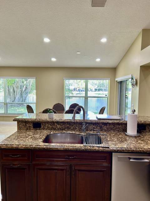 4175 Augusta Avenue, Cooper City FL - photo 9 of 36