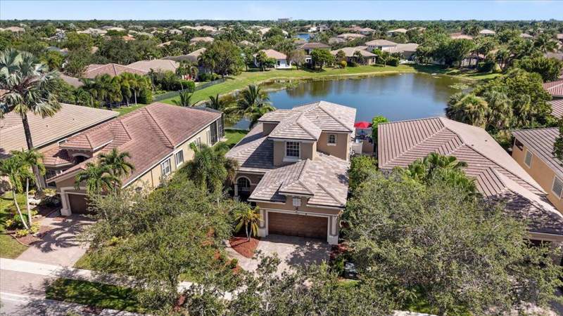 4 bedroom Single Family Residence at 12390 NW 78th Manor, Heron Bay Central, Parkland — photo 4