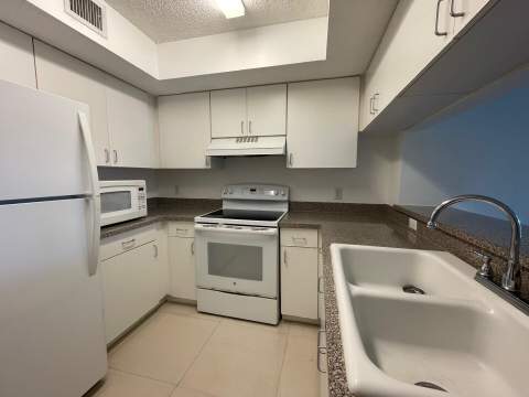 470 S Park Road #302, Hollywood FL - photo 8 of 32