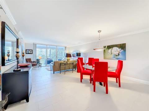 545 Oaks Lane #410, Pompano Beach FL - photo 15 of 86
