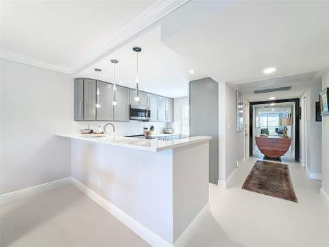 545 Oaks Lane #410, Pompano Beach FL - photo 19 of 86