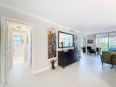 545 Oaks Lane #410, Pompano Beach FL - photo 23 of 86