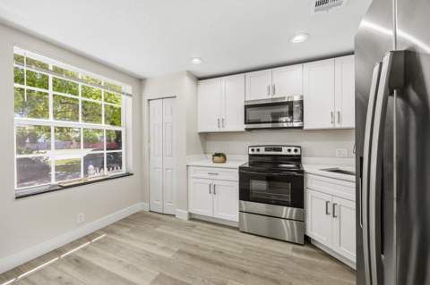 4161 NW 9th Avenue #5, Deerfield Beach FL - photo 6 of 21