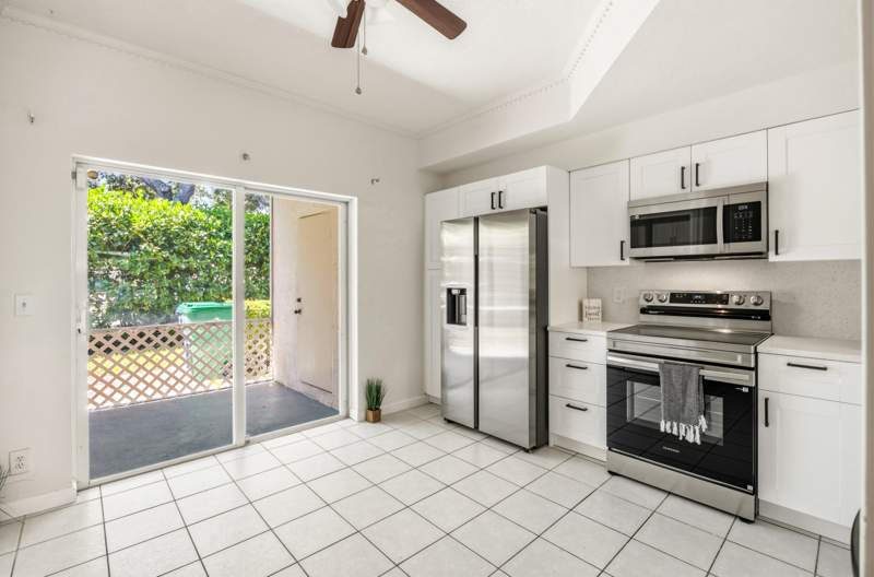3 bedroom Townhouse at 9872 NW 56th Place, Westview Village Addition, Coral Springs — photo 4