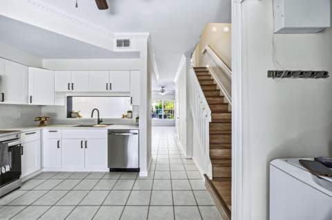 9872 NW 56th Place, Coral Springs FL - photo 12 of 31